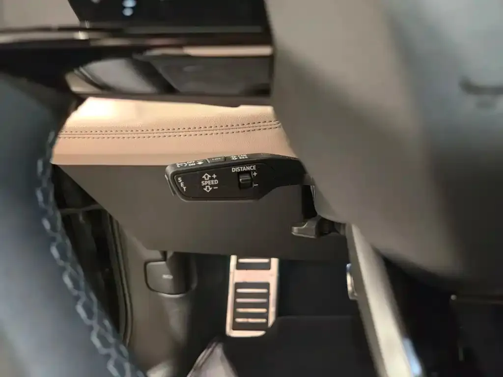 Audi Q6L e-tron — фото 10