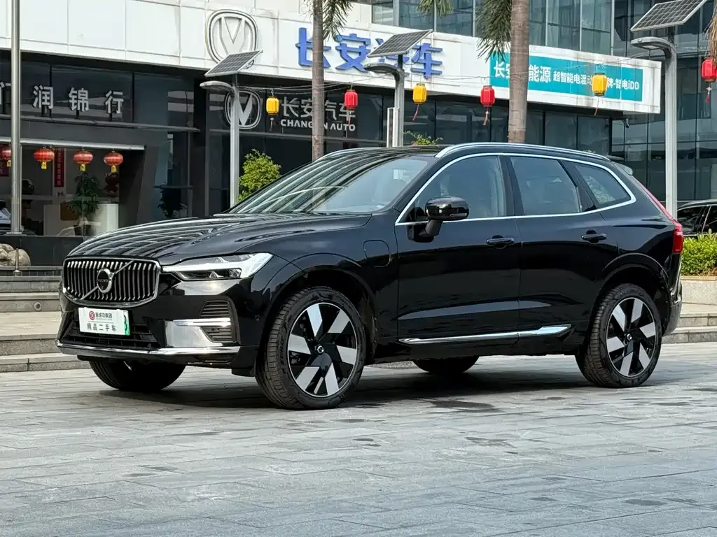 Volvo XC60 PHEV — фото 1