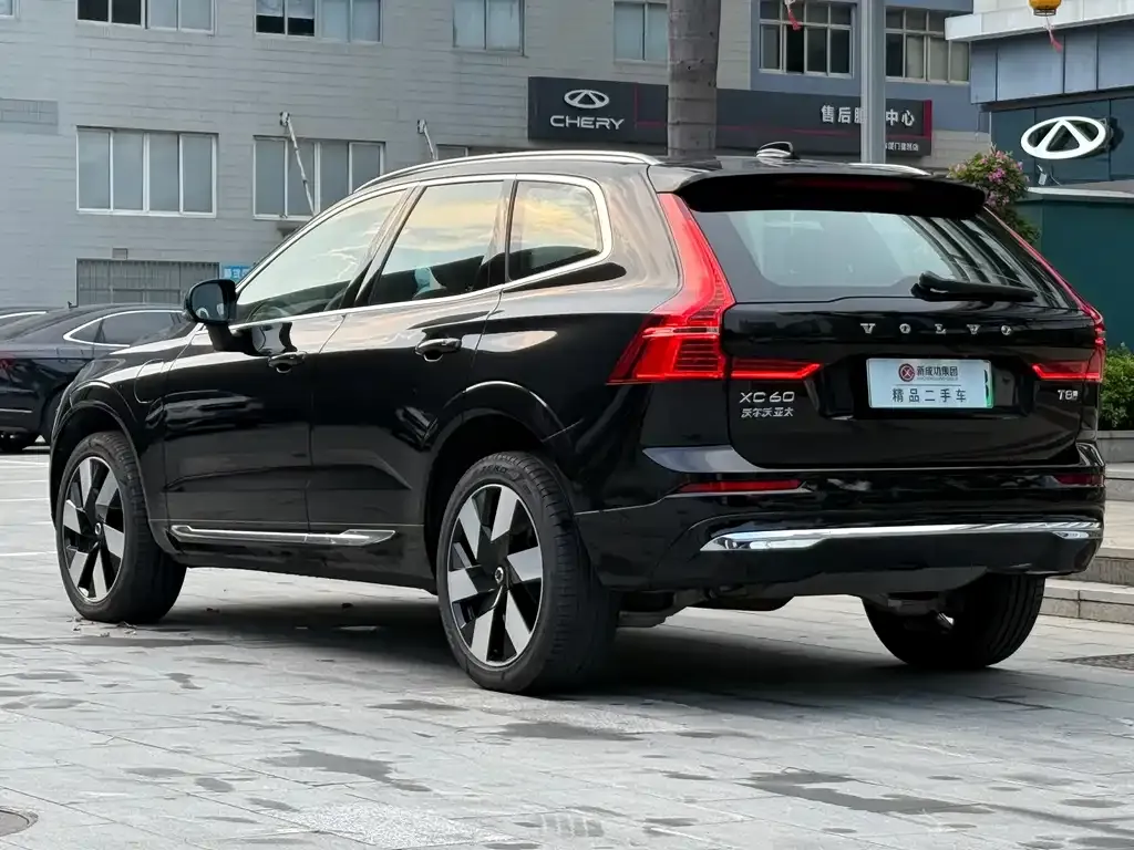 Volvo XC60 PHEV — фото 3