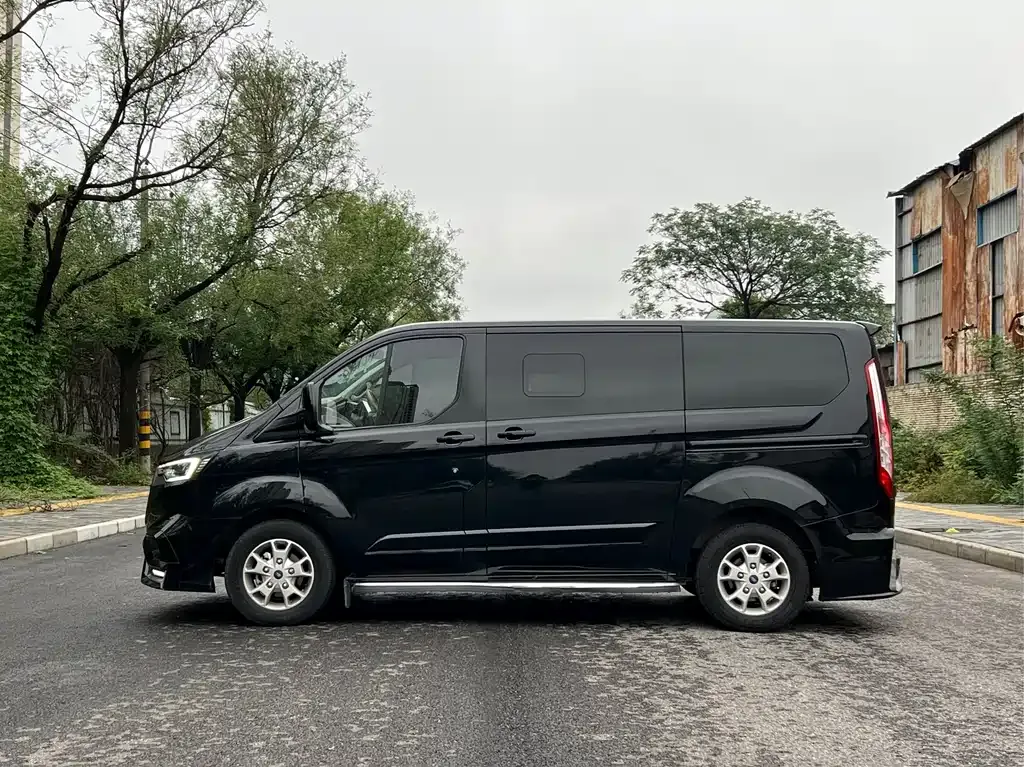 Ford Tourneo — фото 3