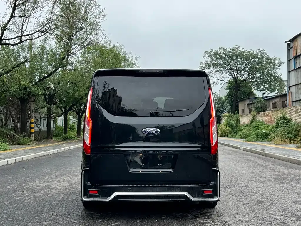 Ford Tourneo — фото 4