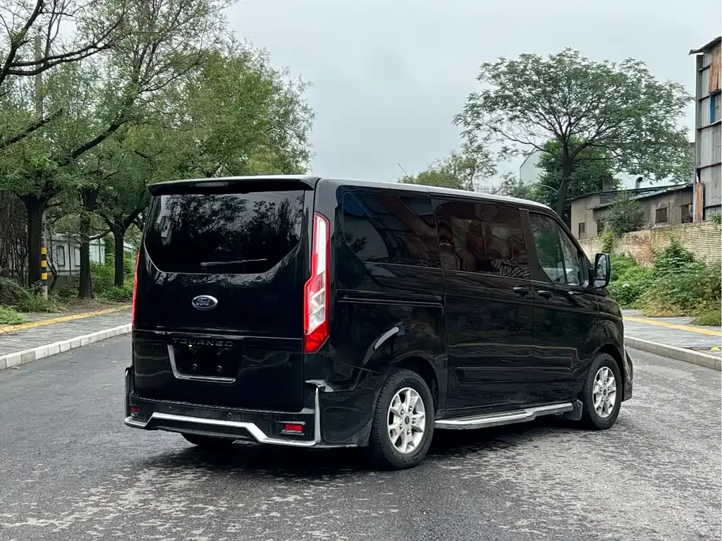 Ford Tourneo — фото 5