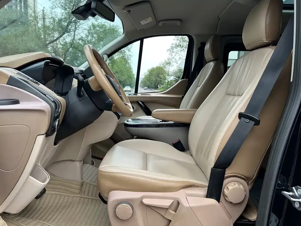 Ford Tourneo — фото 6