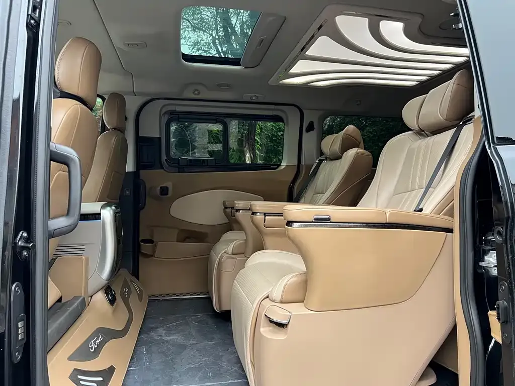 Ford Tourneo — фото 7