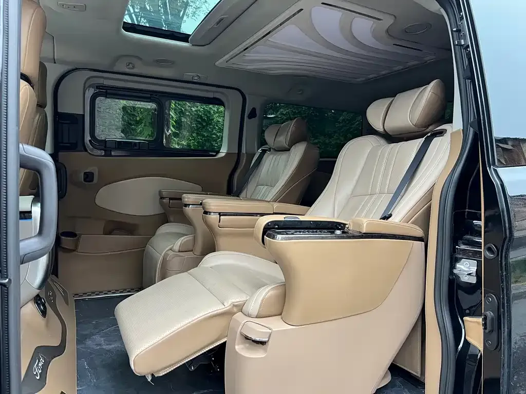 Ford Tourneo — фото 9