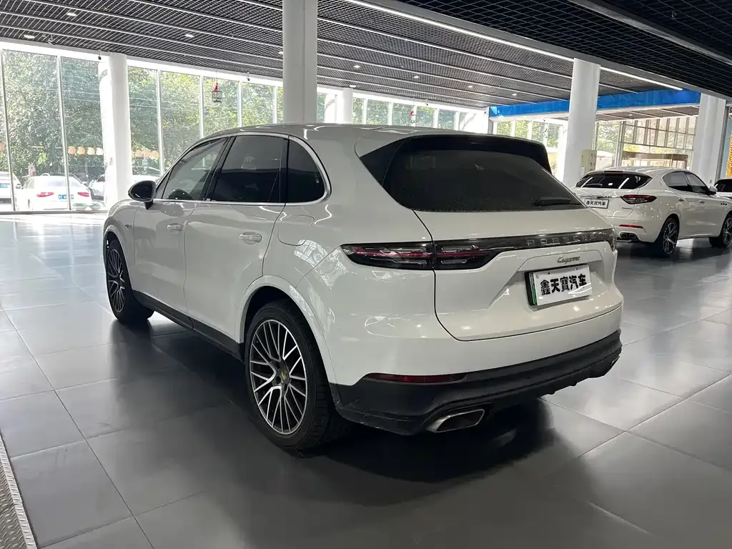 Porsche Cayenne Hybrid — фото 2