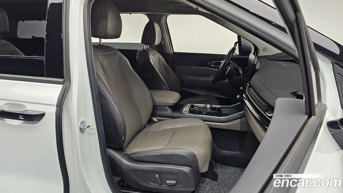 Kia Carnival — фото 10