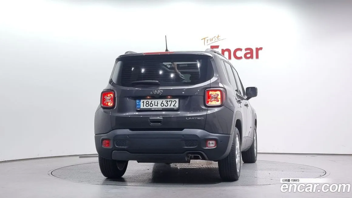 Jeep Renegade — фото 4