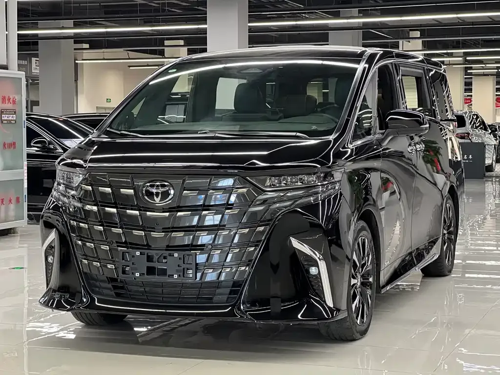 Toyota Alphard — фото 1