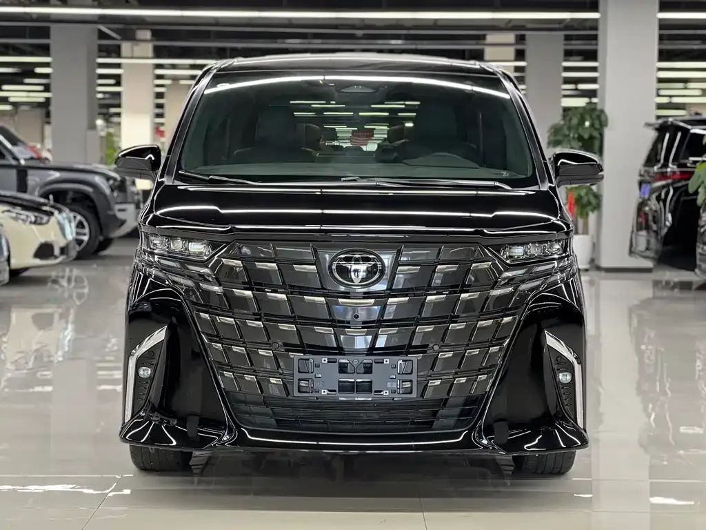 Toyota Alphard — фото 2