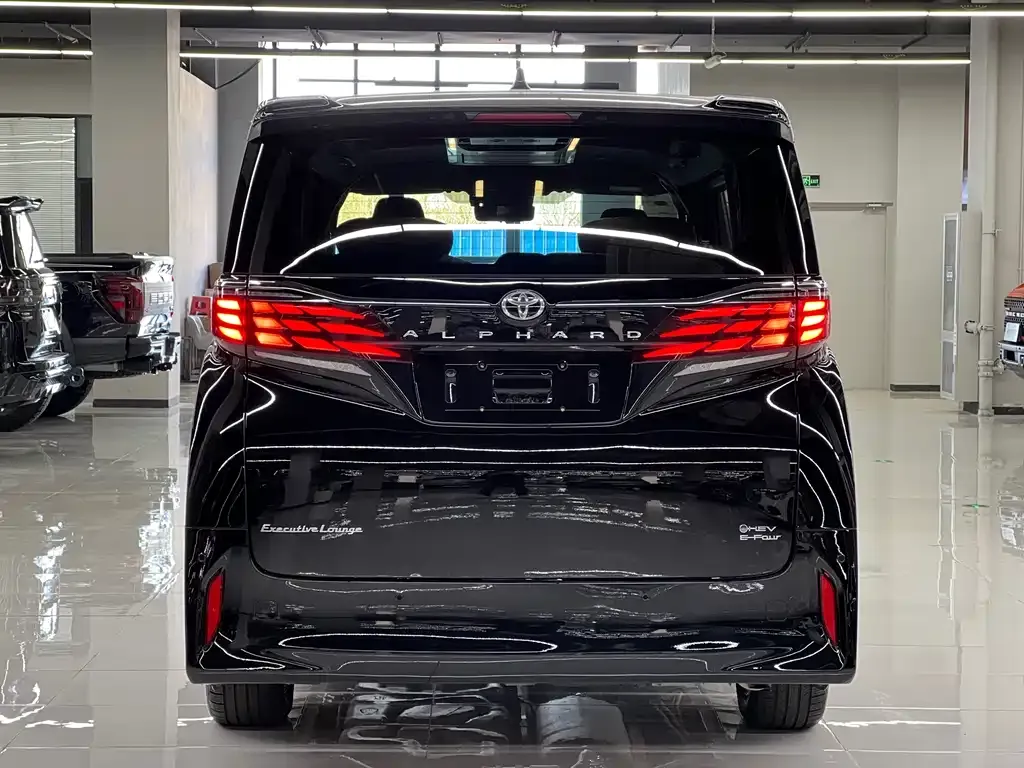 Toyota Alphard — фото 5