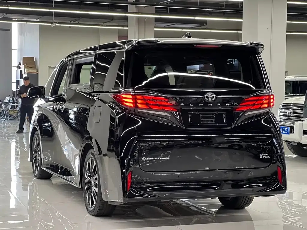 Toyota Alphard — фото 6
