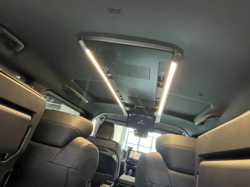 Toyota Alphard — фото 8