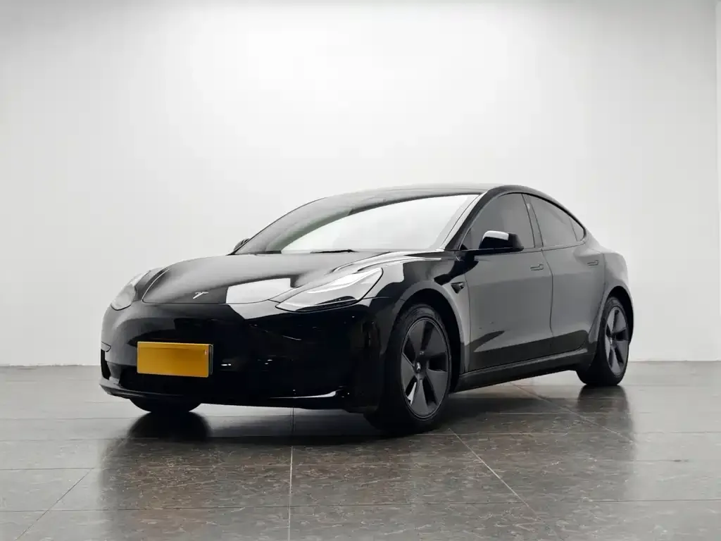 Tesla Model 3 — фото 1