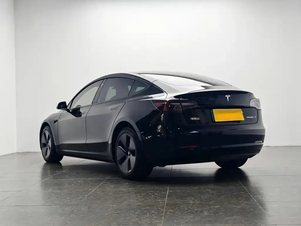 Tesla Model 3 — фото 4