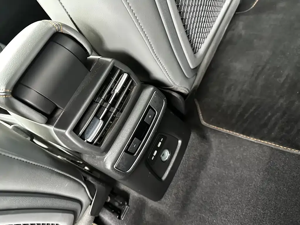 Audi Q4 e-tron — фото 10