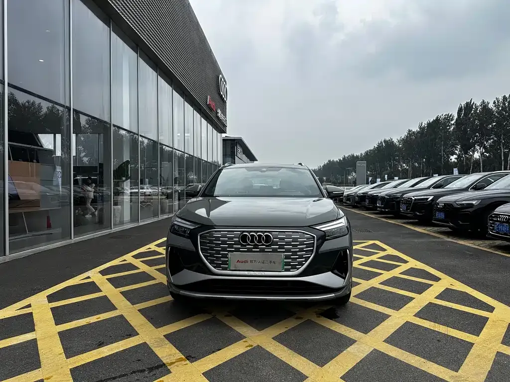 Audi Q4 e-tron — фото 2