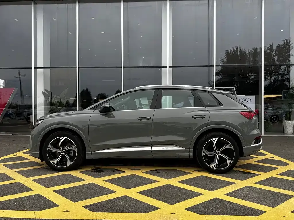 Audi Q4 e-tron — фото 4