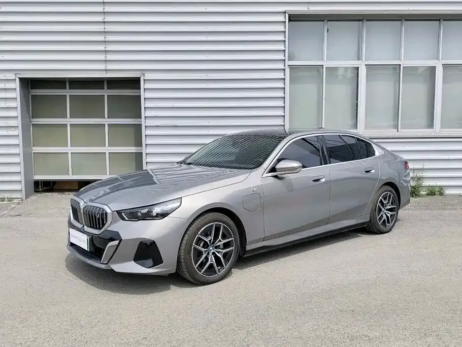 BMW i5 — фото 1