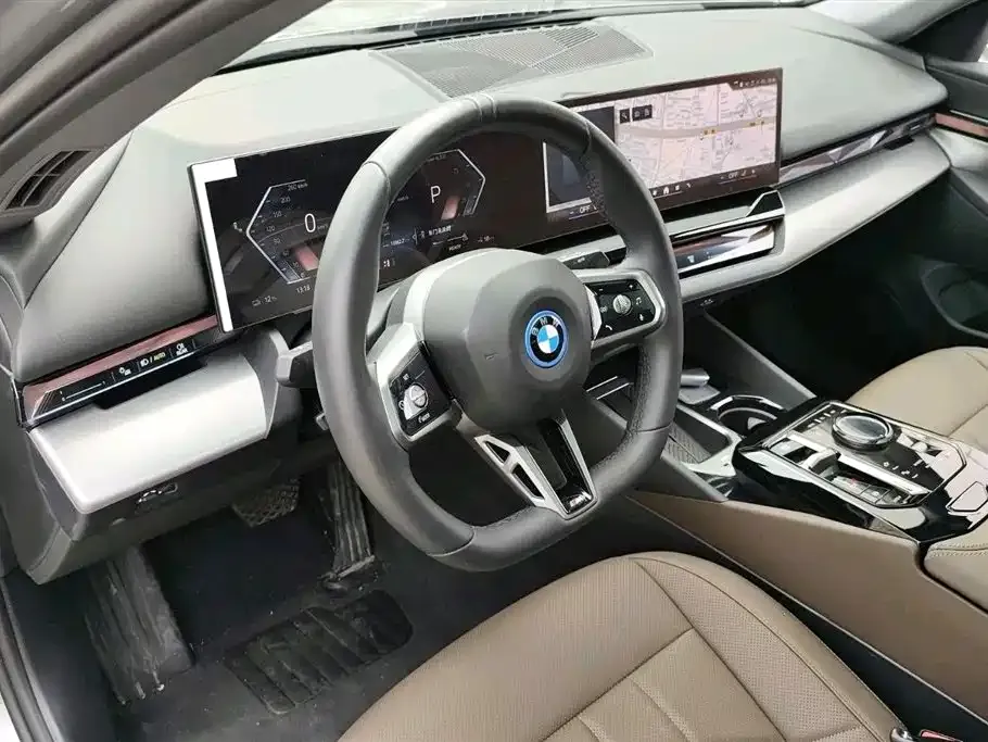 BMW i5 — фото 10