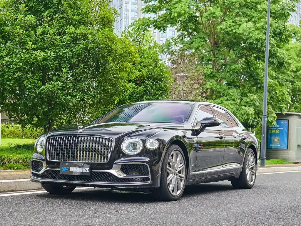 Bentley Flying Spur — фото 1