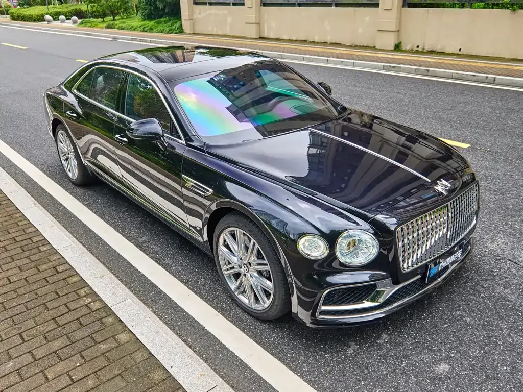 Bentley Flying Spur — фото 10