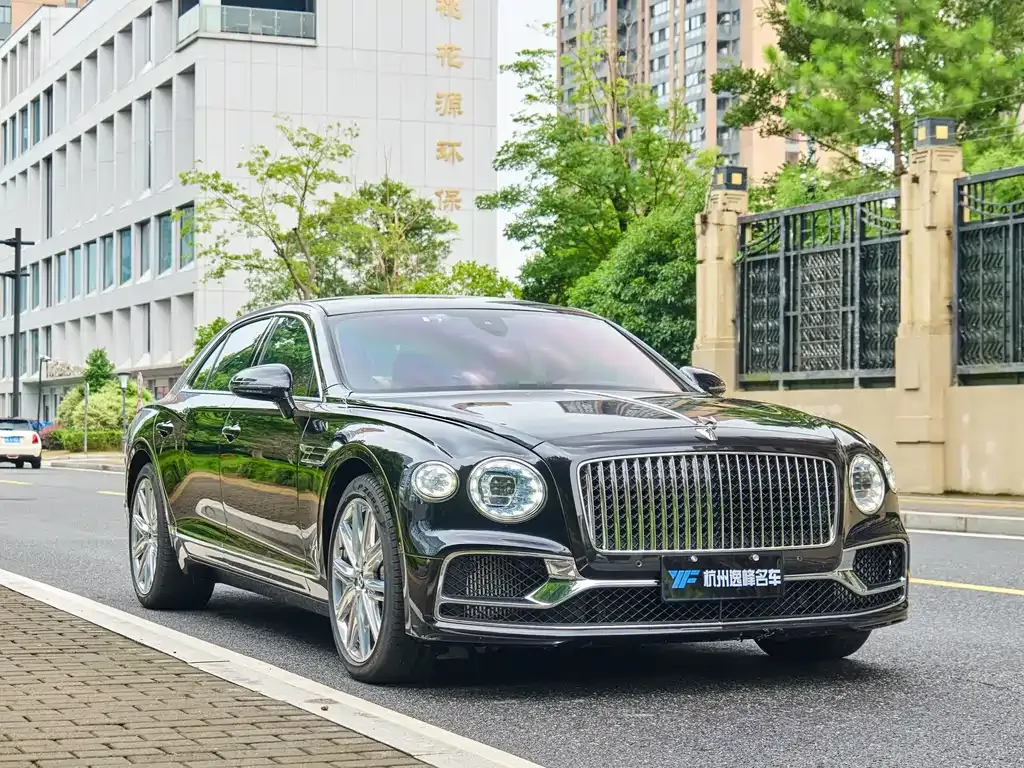 Bentley Flying Spur — фото 3