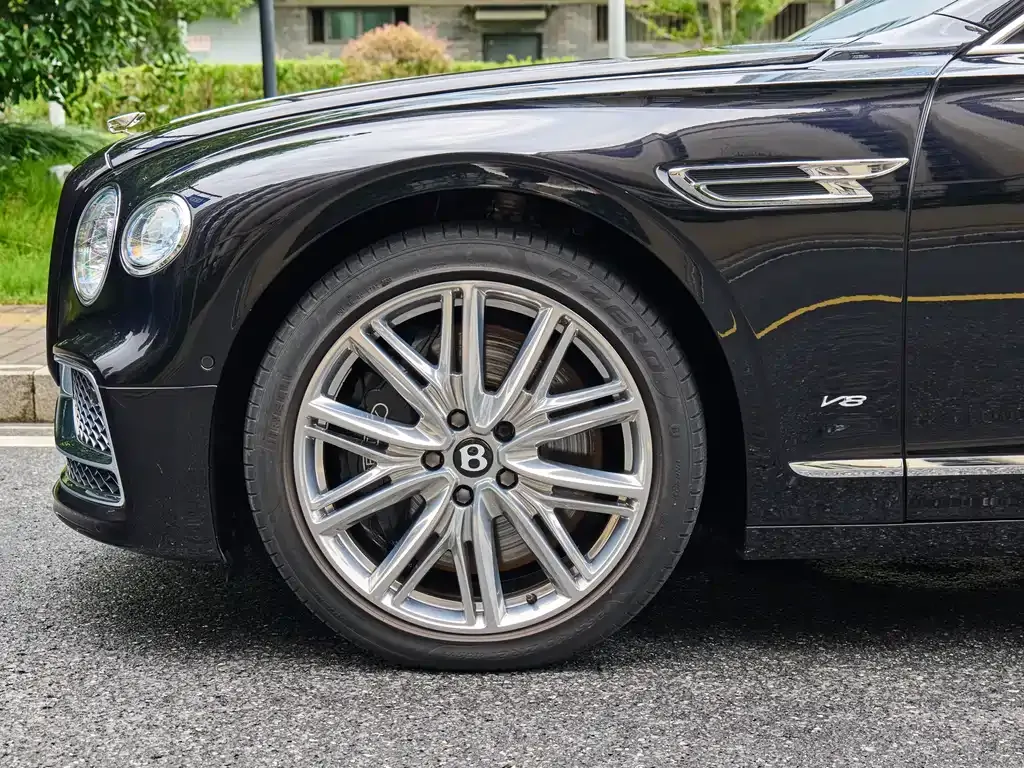 Bentley Flying Spur — фото 4