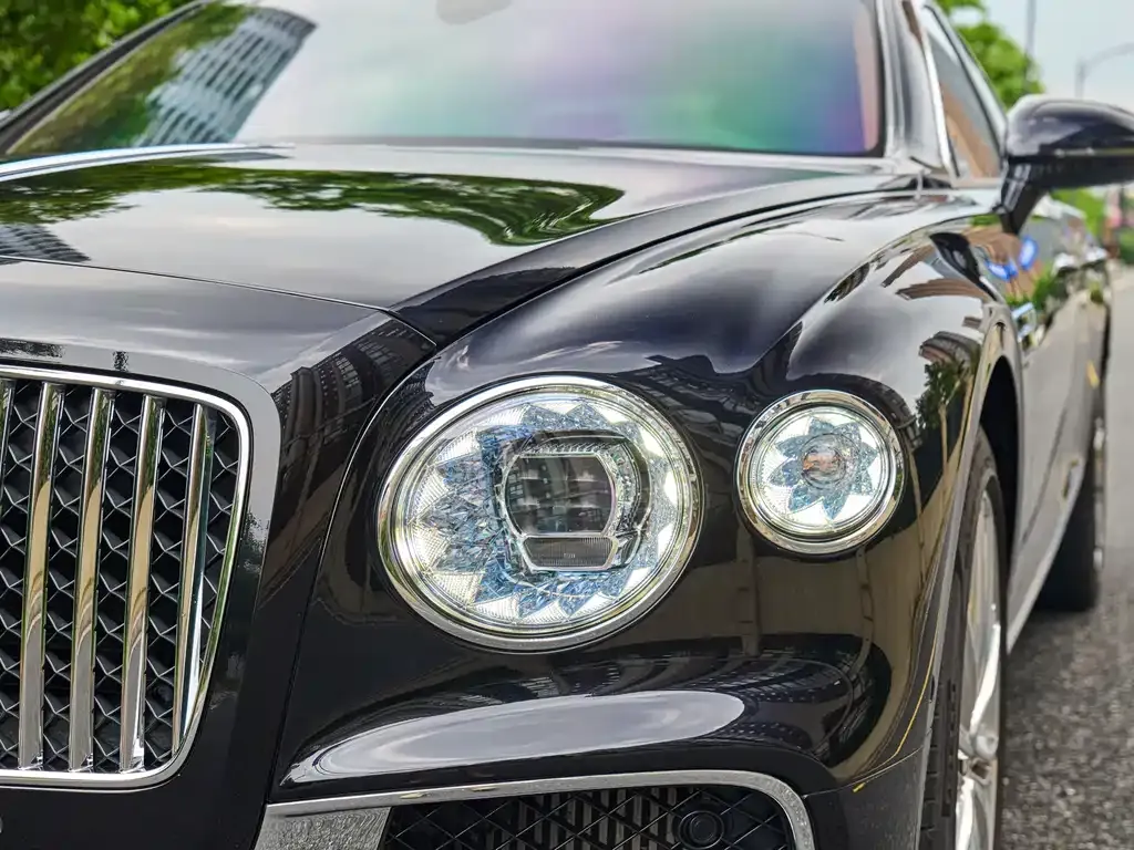 Bentley Flying Spur — фото 5