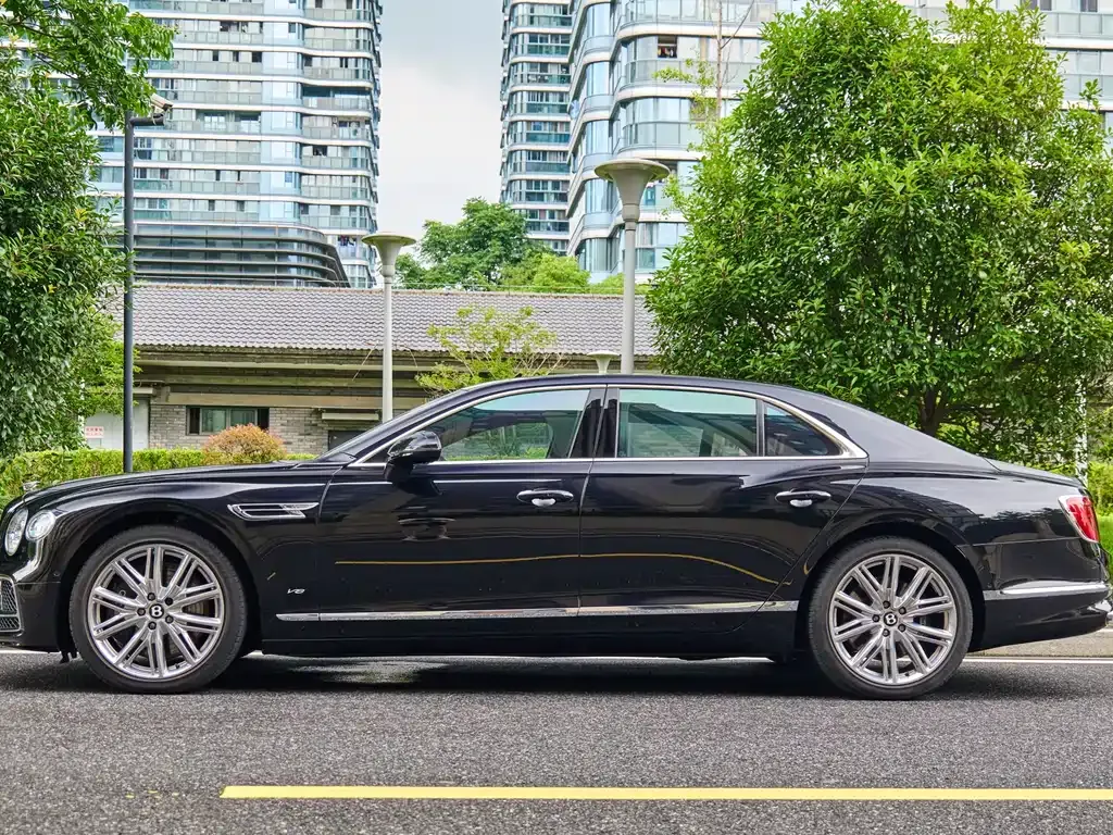 Bentley Flying Spur — фото 6