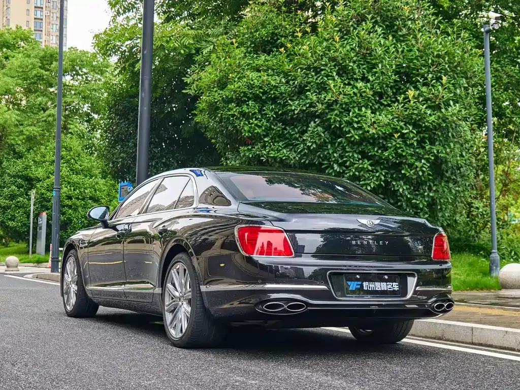 Bentley Flying Spur — фото 7