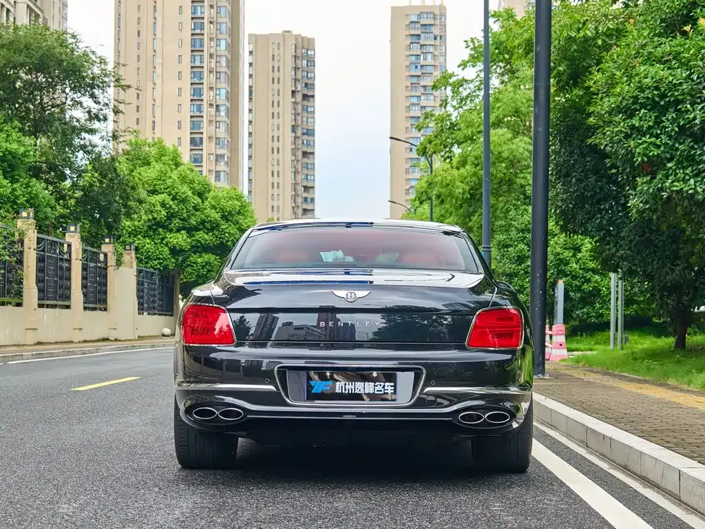 Bentley Flying Spur — фото 8