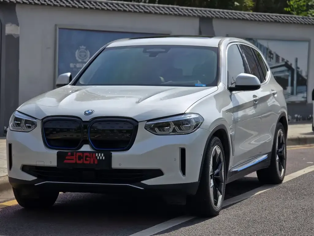 BMW iX3 — фото 1