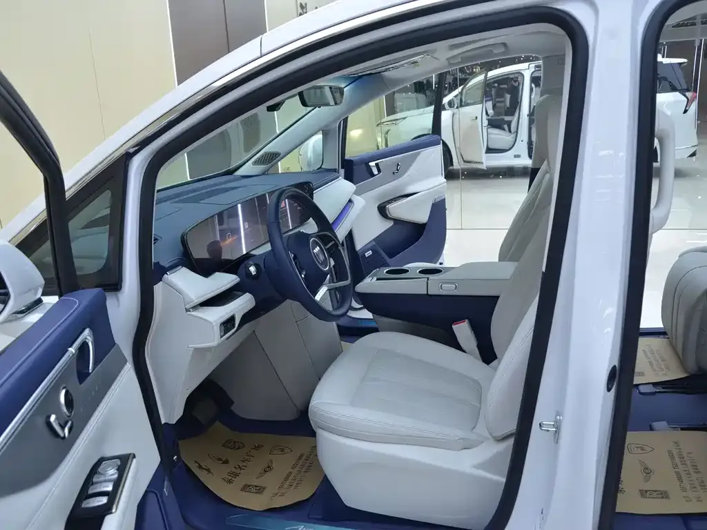 Buick GL8 Hybrid — фото 4