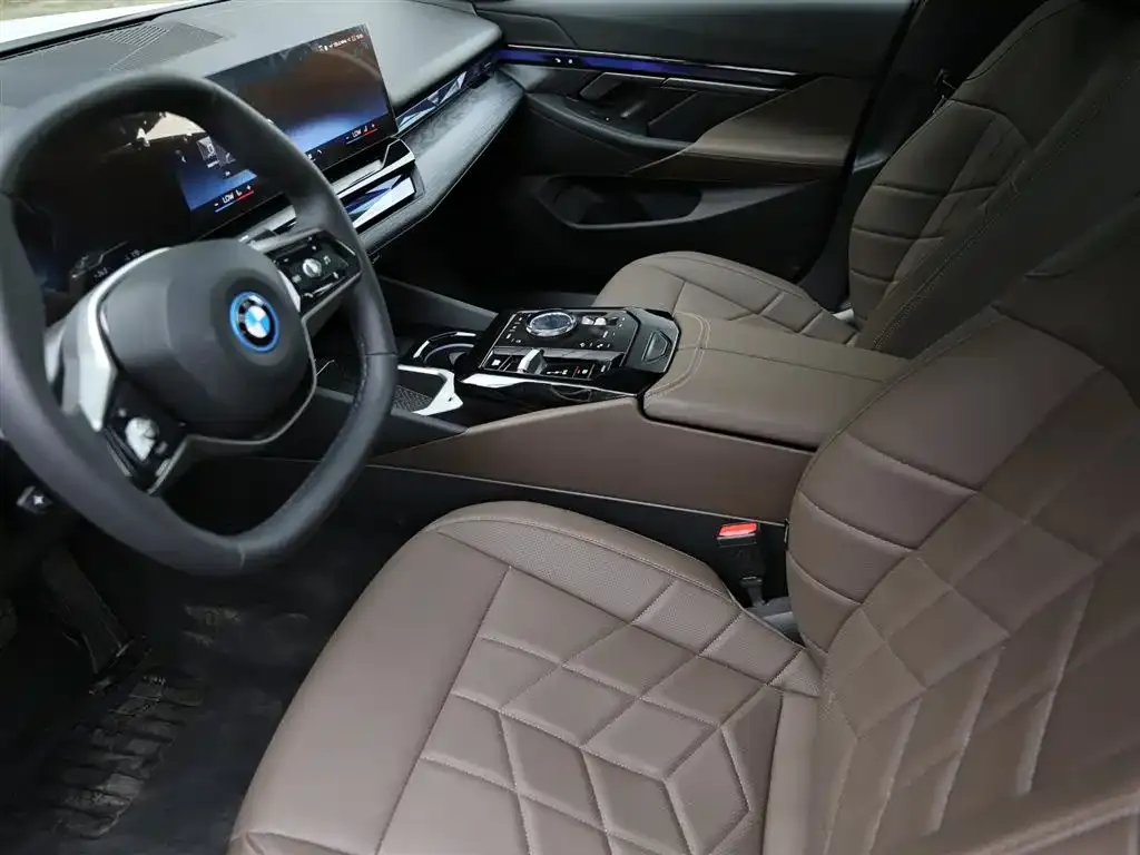 BMW i5 — фото 8