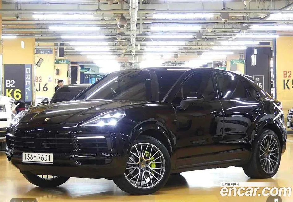 Porsche Cayenne — фото 1