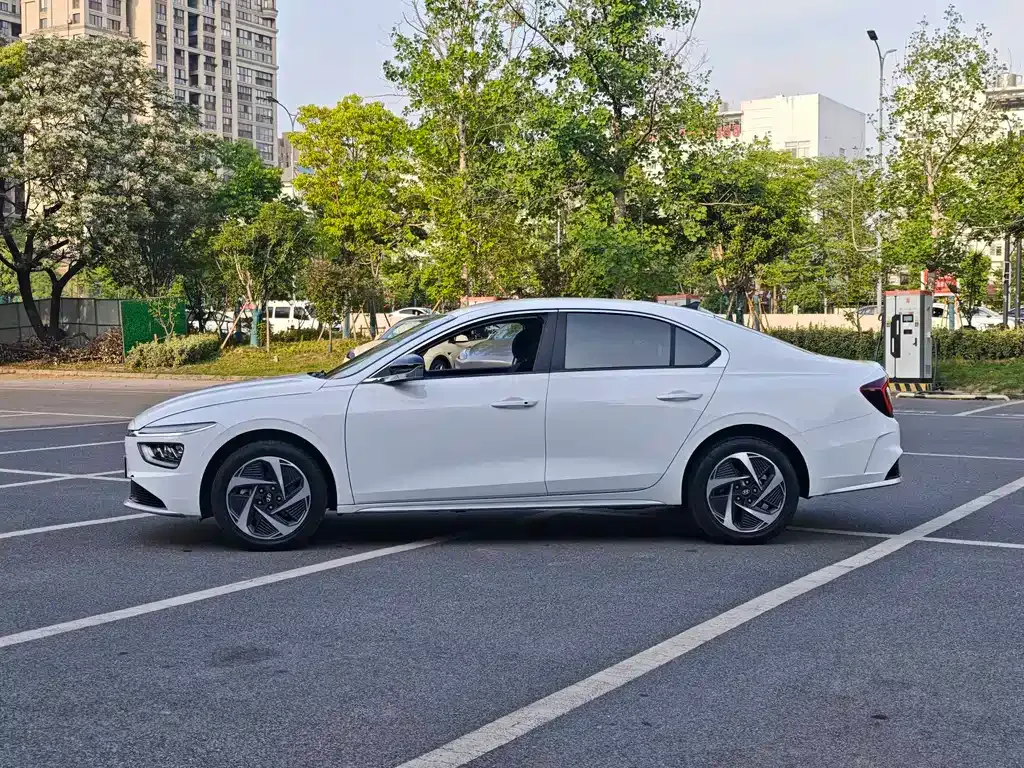 Hyundai Mistra New Energy — фото 4
