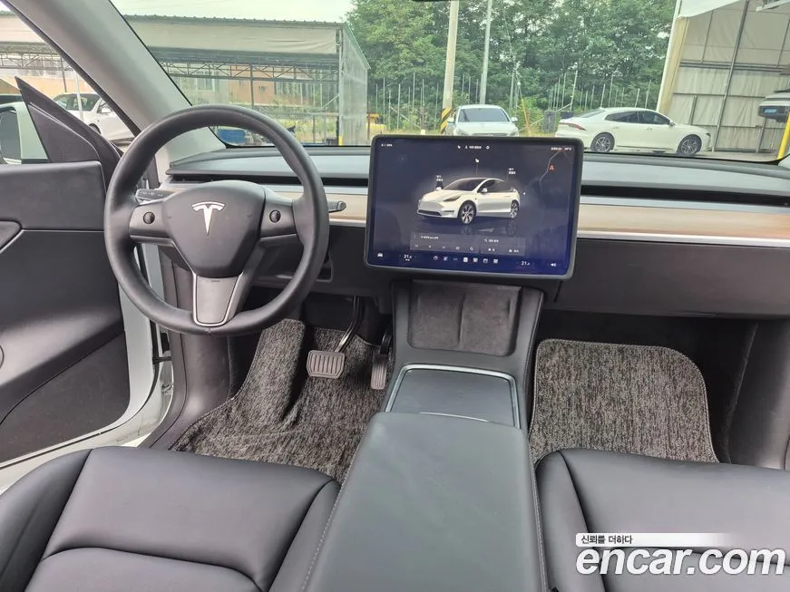 Tesla Model Y — фото 10