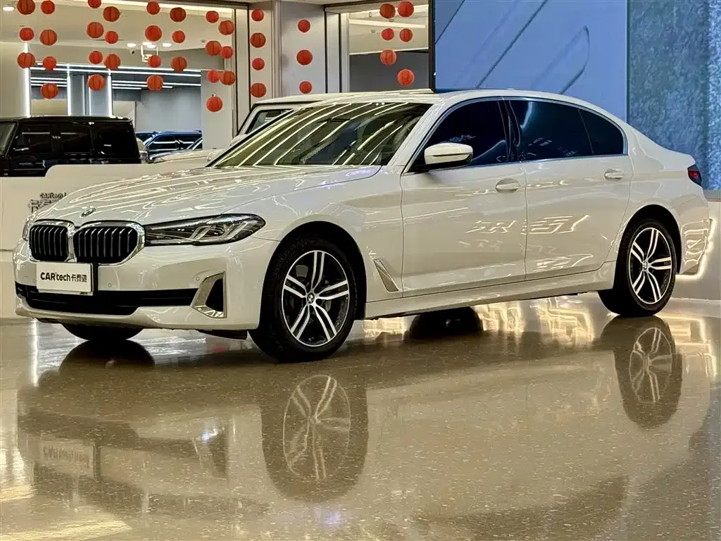 BMW 5 Series — фото 1