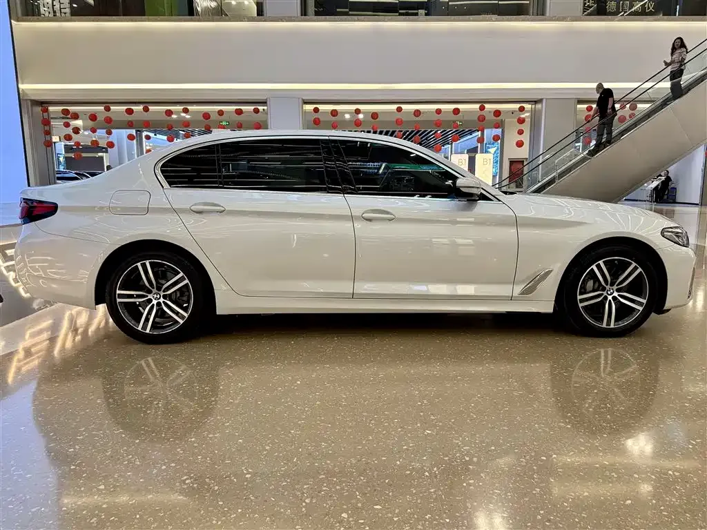 BMW 5 Series — фото 4