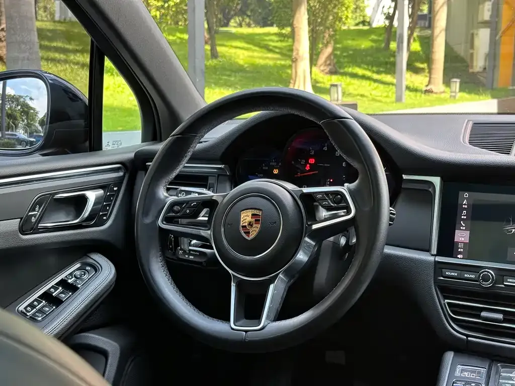 Porsche Macan — фото 7