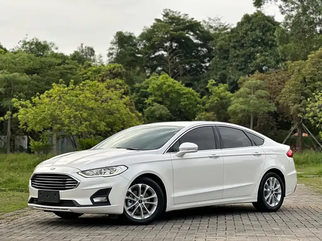 Ford Mondeo — фото 1