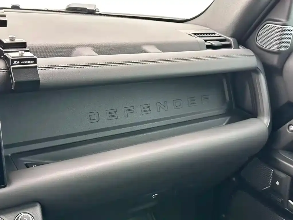 Land Rover Defender — фото 10