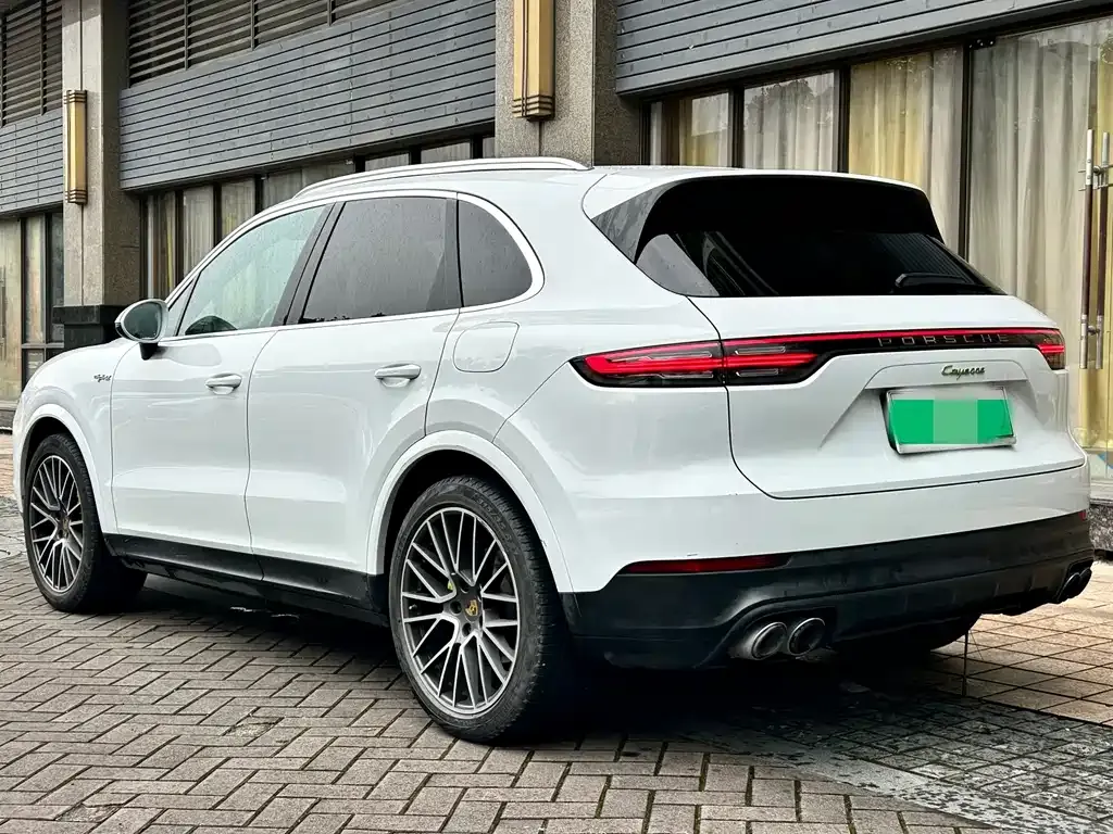 Porsche Cayenne Hybrid — фото 6