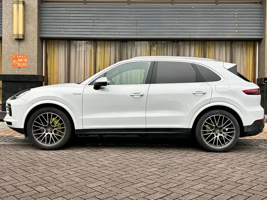 Porsche Cayenne Hybrid — фото 7