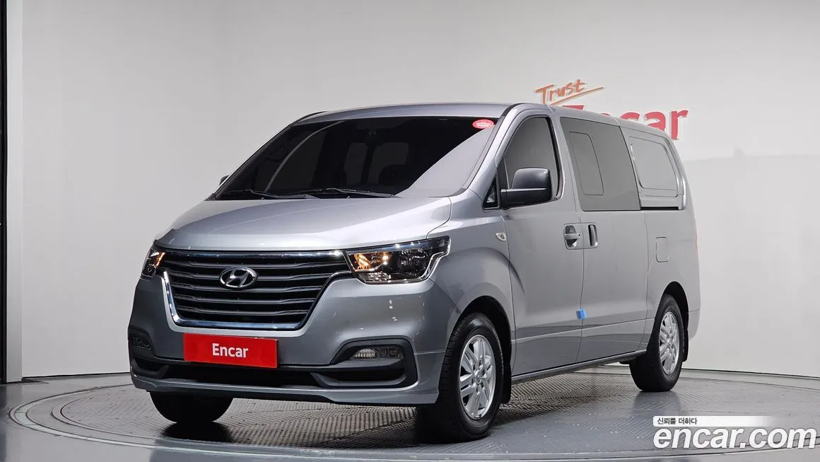 Hyundai Starex — фото 1