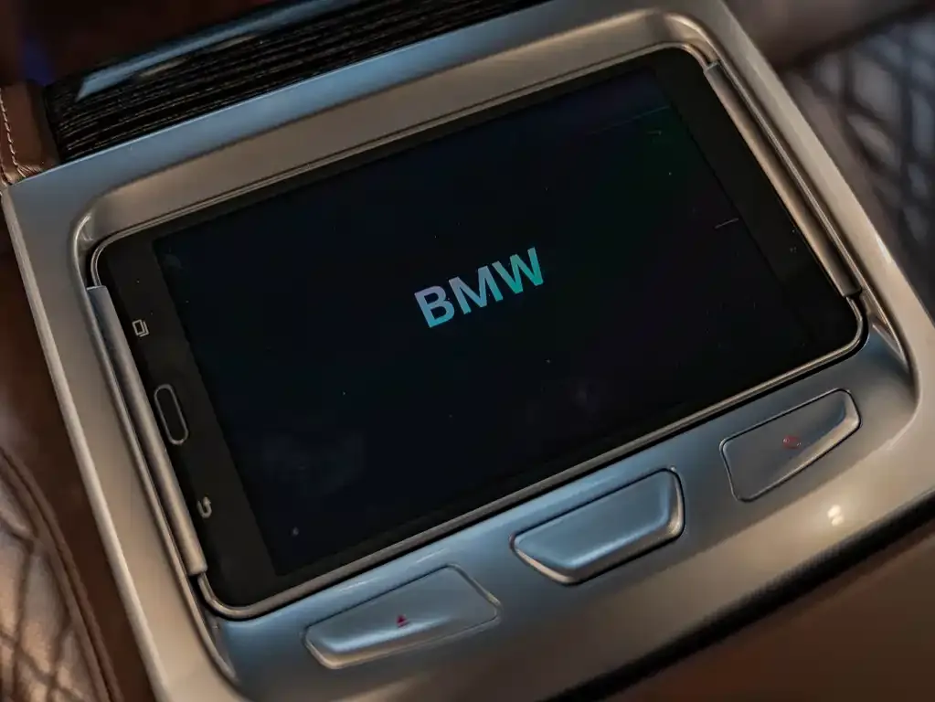 BMW 7 Series — фото 9