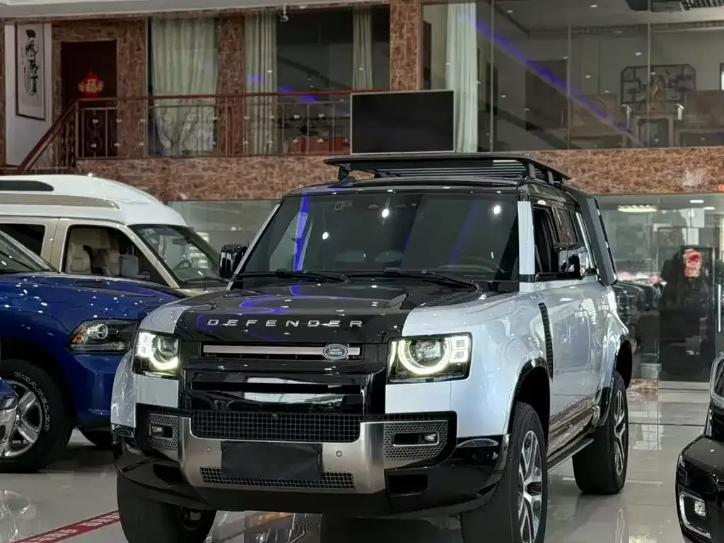 Land Rover Defender — фото 1