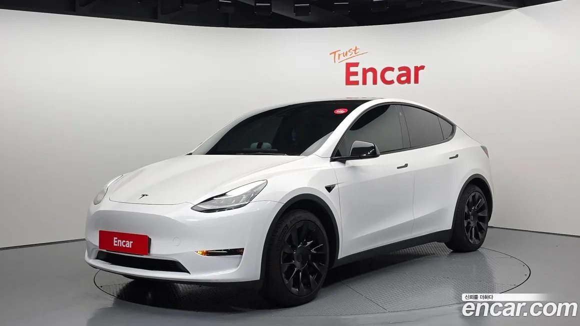 Tesla Model Y — фото 1