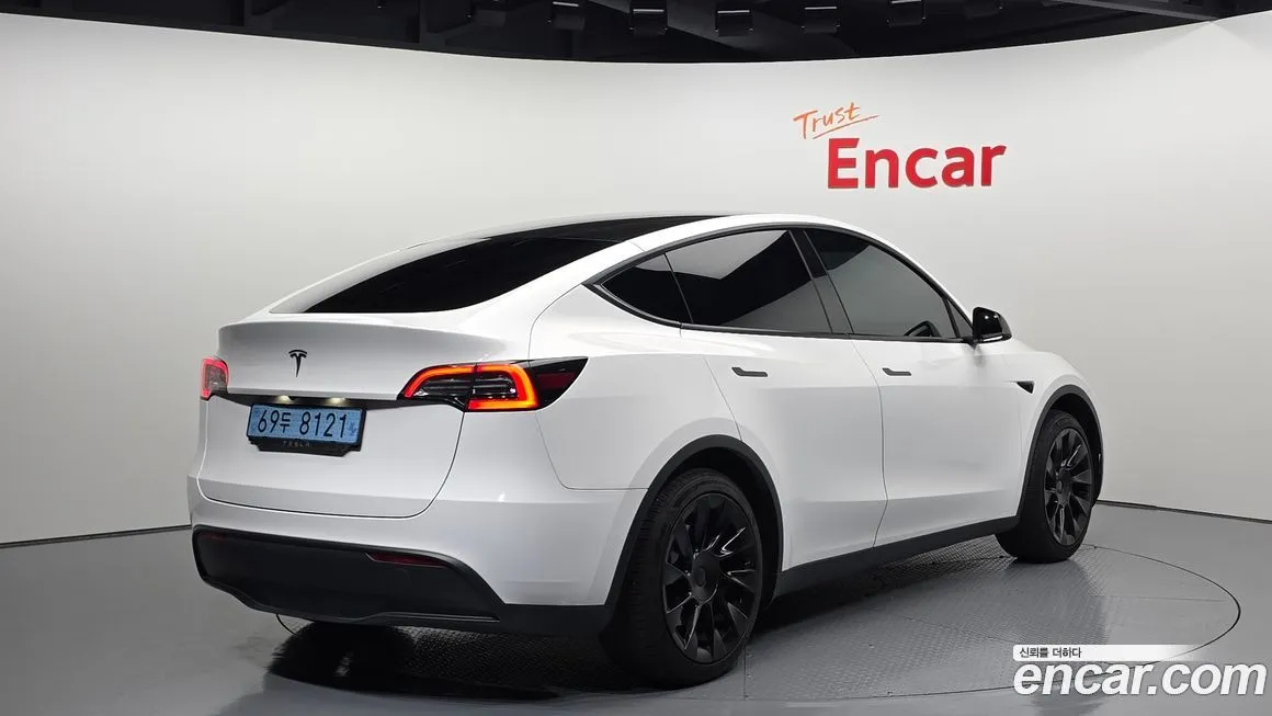 Tesla Model Y — фото 2
